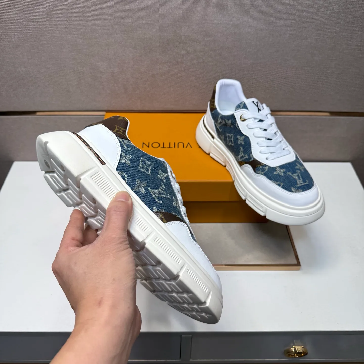 ⬛️Men's shoes 💰p400 [LV～] Men's casual shoes 2025z cabinet sales simultaneously 🔶Size: 38-44#️⃣ 🔷2 colors🔜The upper is made of multi-material splicing➕Genuine leather lining, comfortable and breathable, sole: original comfortable and wear-resistant outsole, ⚠️Real shot📱Photographed🎬The real thing is better📢📢📢